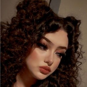 Meet your Posher, Nessa